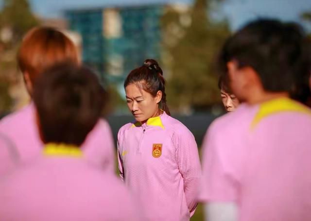 上课被女同桌摸硬了